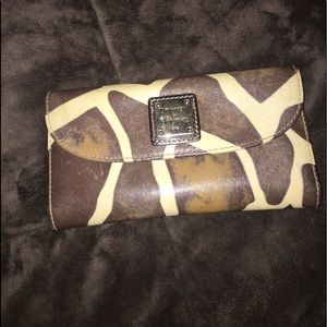 Dooney and bourke clutch